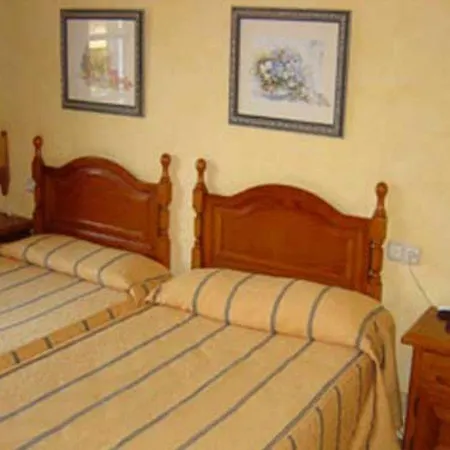 蒙特马尔阿科斯酒店 3* 托雷莫利诺斯