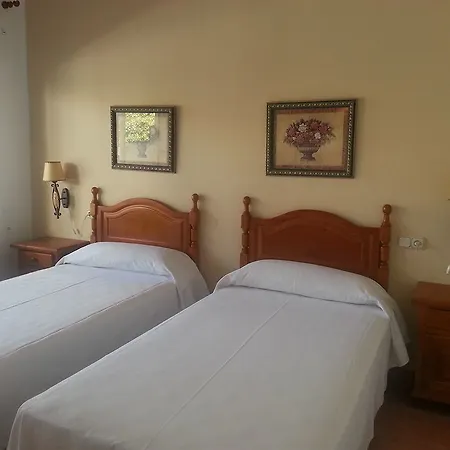 蒙特马尔阿科斯酒店 3* 托雷莫利诺斯